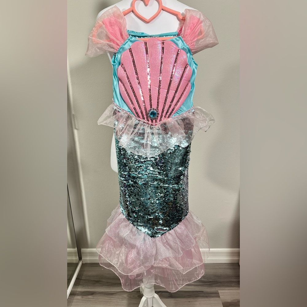 ✨ Title:
Mermaid Princess Costume – Sparkly Pink & Aqua, Approx Size 4–6T